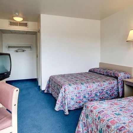 Motel 6 Des Moines South - Airport ภายนอก รูปภาพ