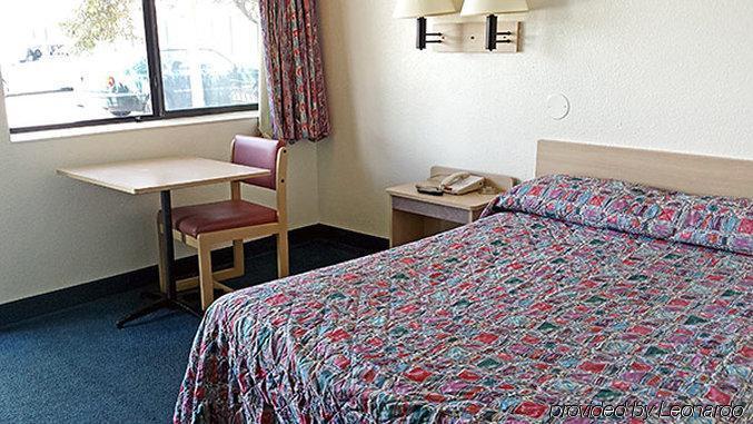 Motel 6 Des Moines South - Airport ภายนอก รูปภาพ