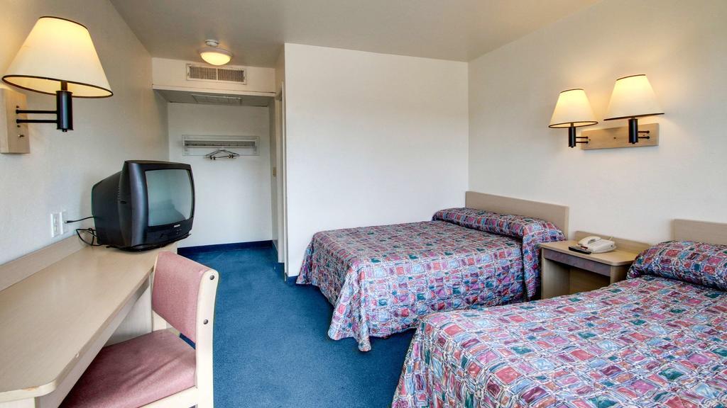 Motel 6 Des Moines South - Airport ภายนอก รูปภาพ