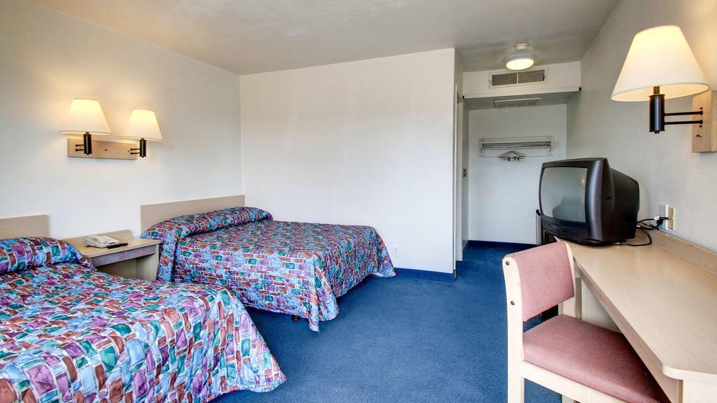 Motel 6 Des Moines South - Airport ภายนอก รูปภาพ