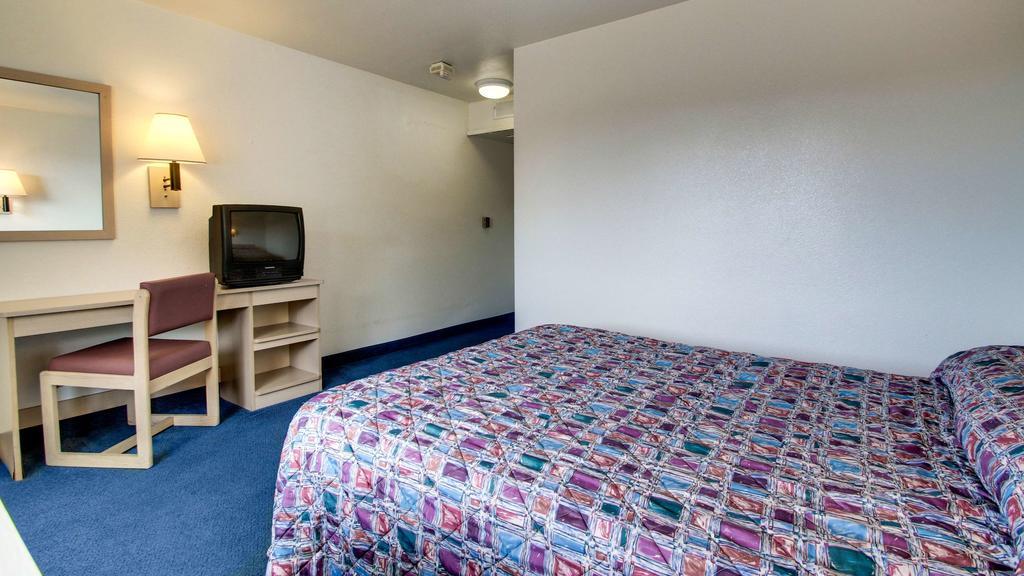 Motel 6 Des Moines South - Airport ภายนอก รูปภาพ
