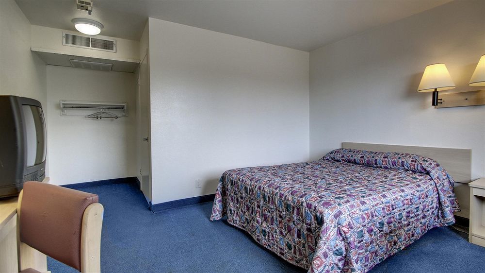 Motel 6 Des Moines South - Airport ภายนอก รูปภาพ