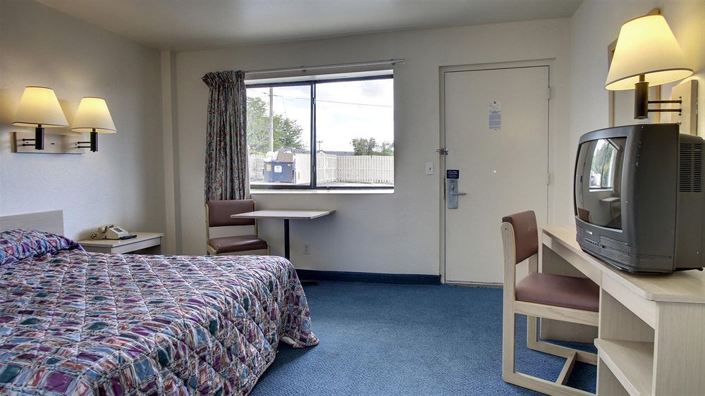Motel 6 Des Moines South - Airport ภายนอก รูปภาพ