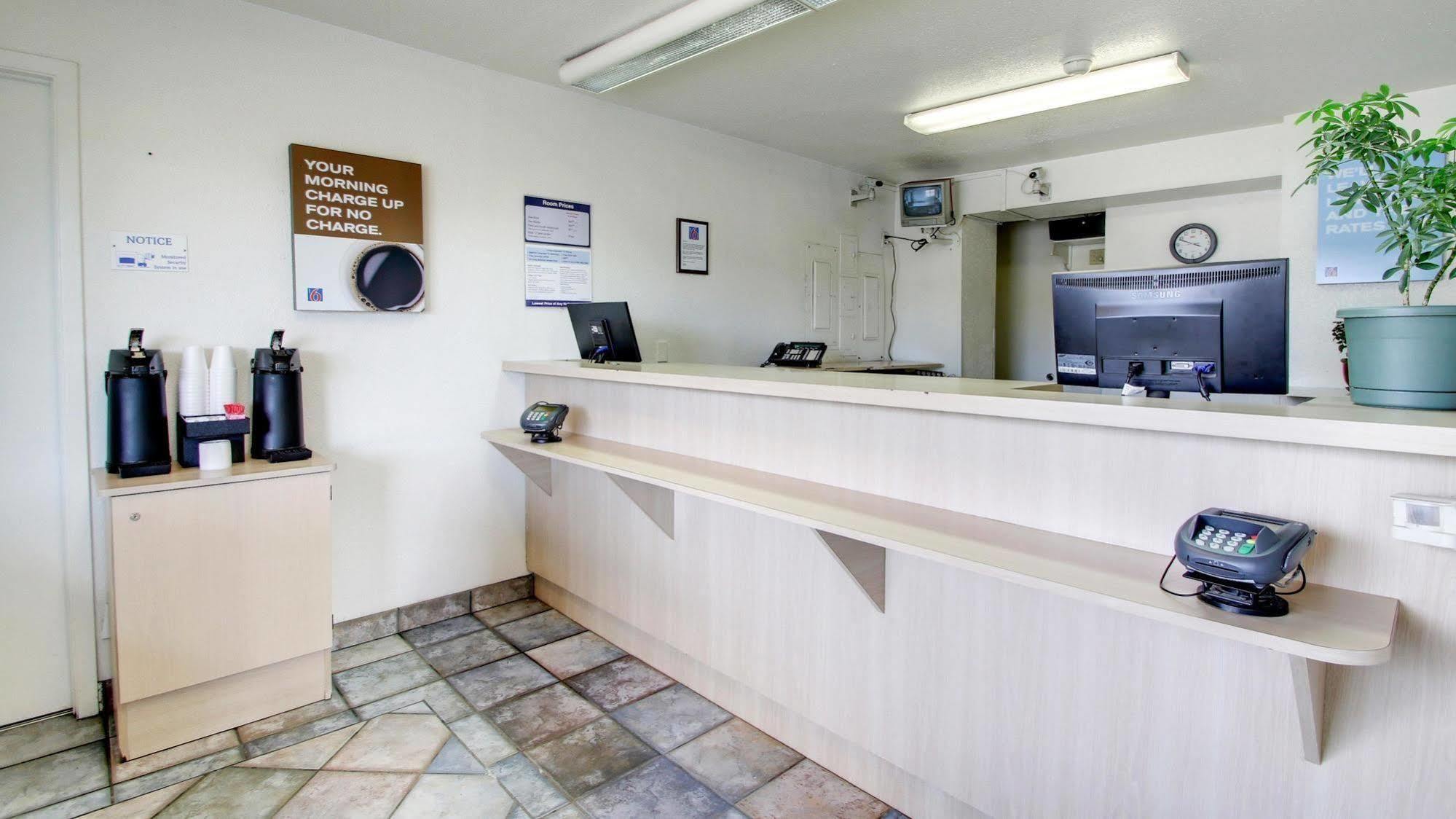 Motel 6 Des Moines South - Airport ภายนอก รูปภาพ