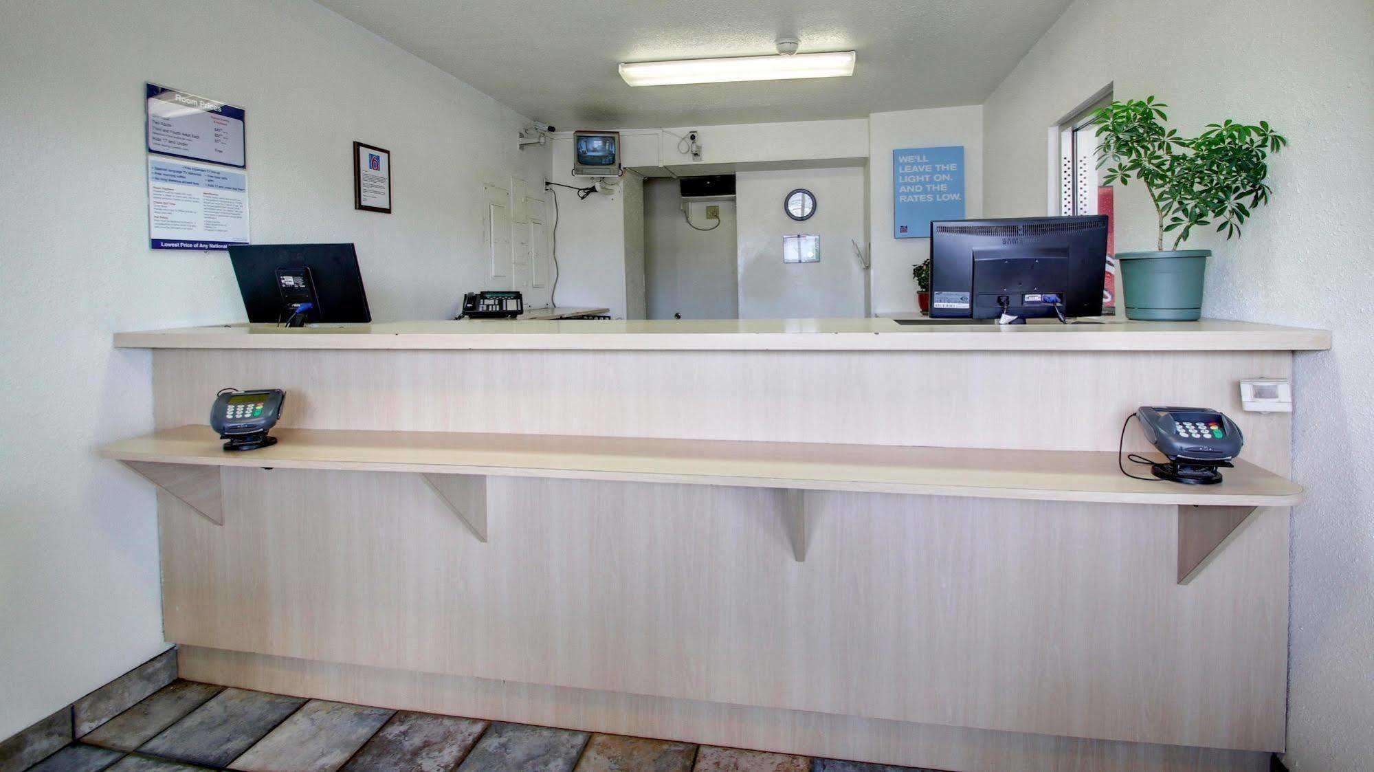 Motel 6 Des Moines South - Airport ภายนอก รูปภาพ