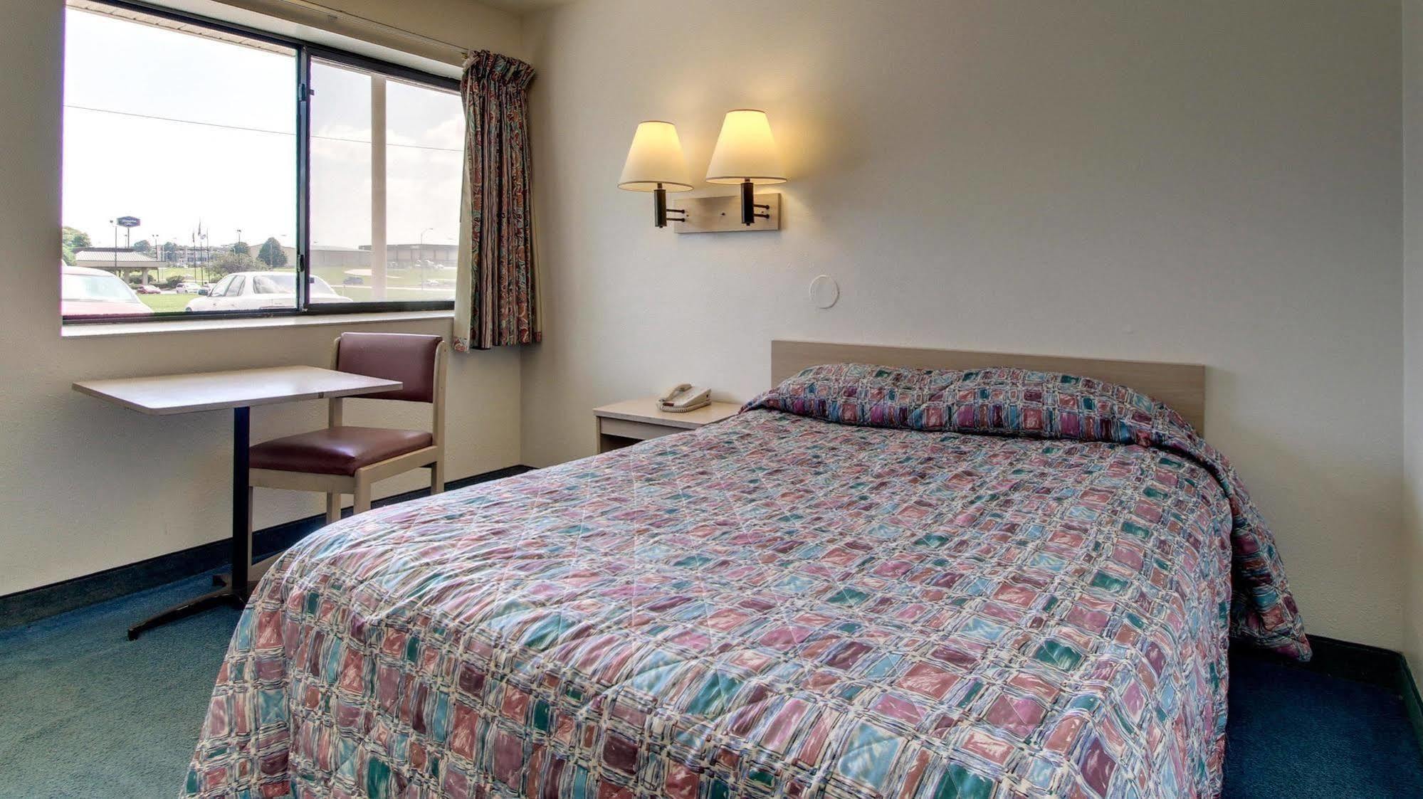 Motel 6 Des Moines South - Airport ภายนอก รูปภาพ