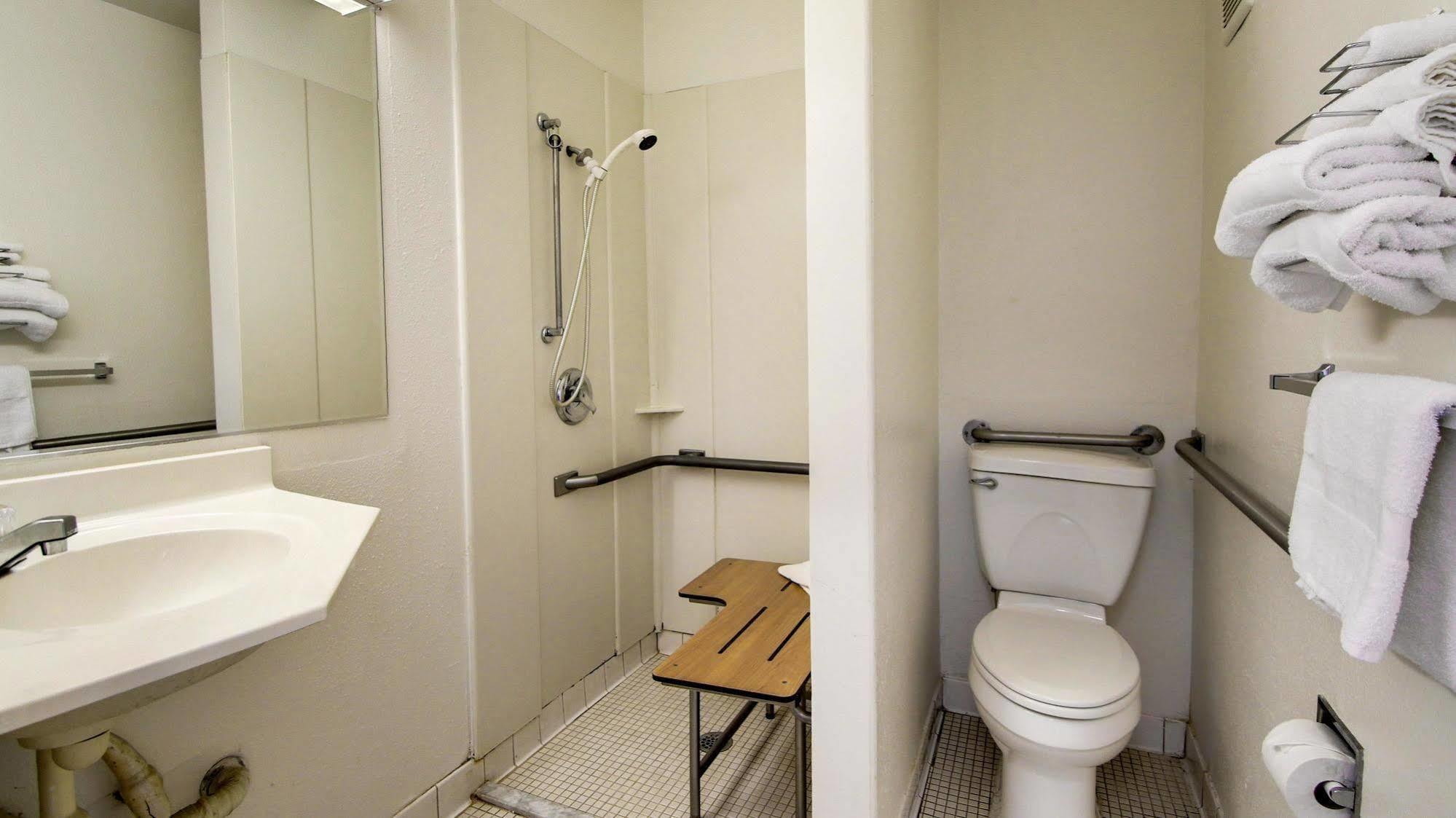 Motel 6 Des Moines South - Airport ภายนอก รูปภาพ