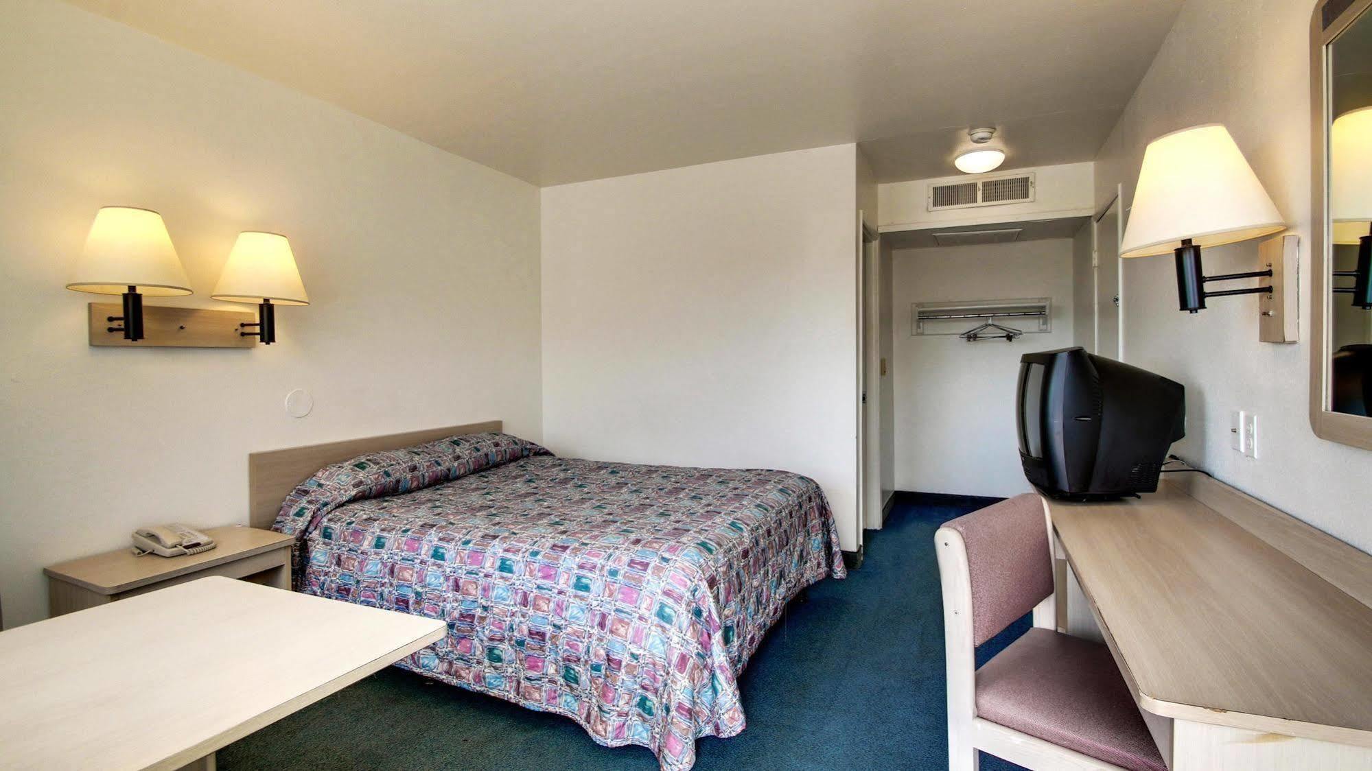Motel 6 Des Moines South - Airport ภายนอก รูปภาพ