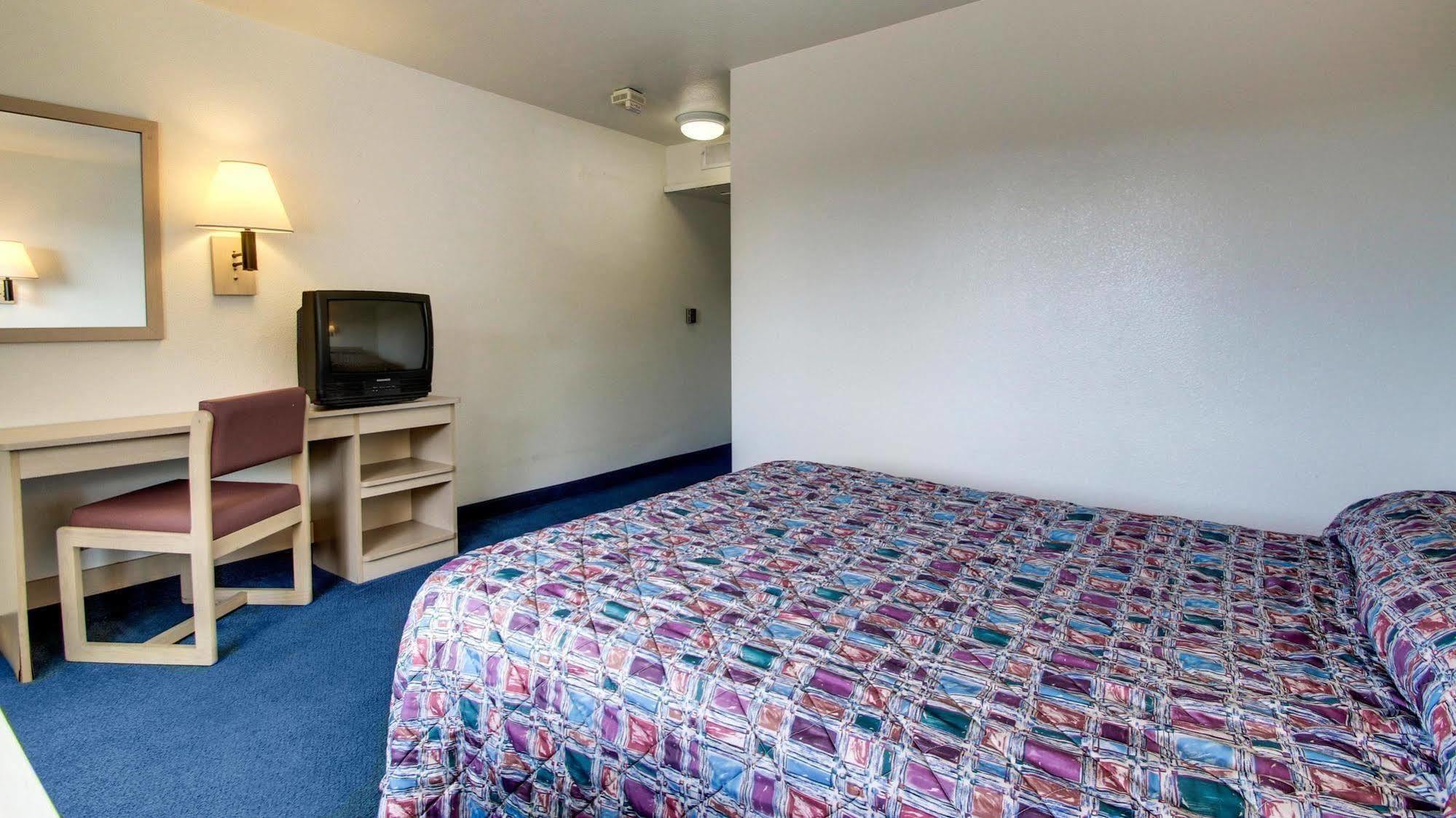 Motel 6 Des Moines South - Airport ภายนอก รูปภาพ
