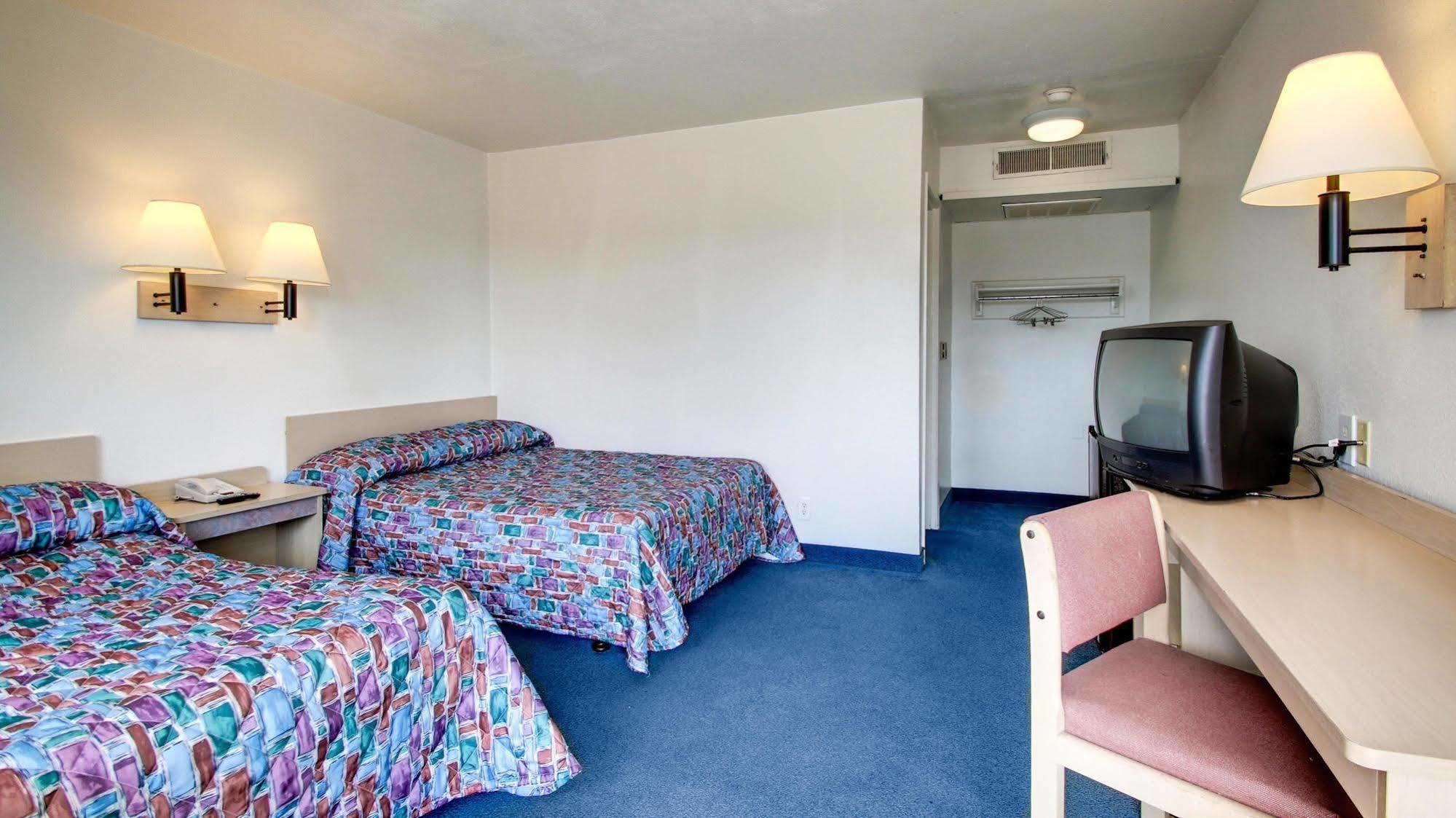 Motel 6 Des Moines South - Airport ภายนอก รูปภาพ