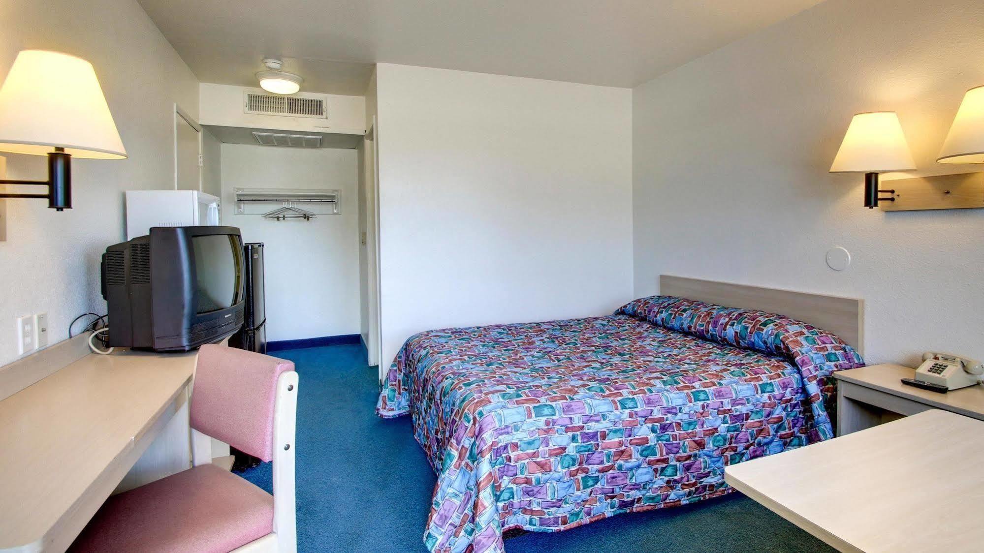 Motel 6 Des Moines South - Airport ภายนอก รูปภาพ