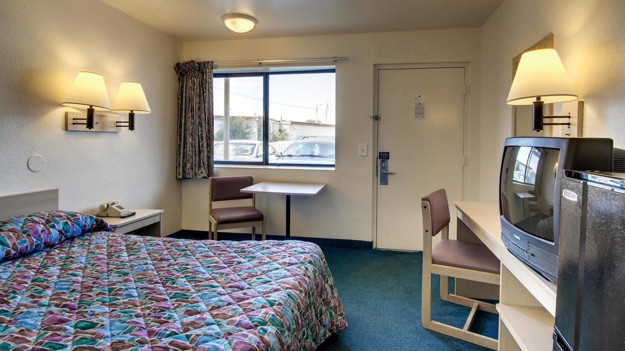 Motel 6 Des Moines South - Airport ภายนอก รูปภาพ